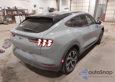 2024 Ford Mustang Mach-E Select z USA, uszkodzony, nr VIN 3FMTK1SUXRMA53646